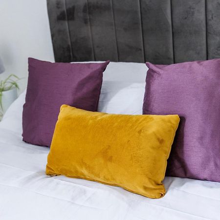 Charming & Sunny 2Br - City Centre Nr The Beach & High St By Everhome Ltd Сътън он Сий Екстериор снимка