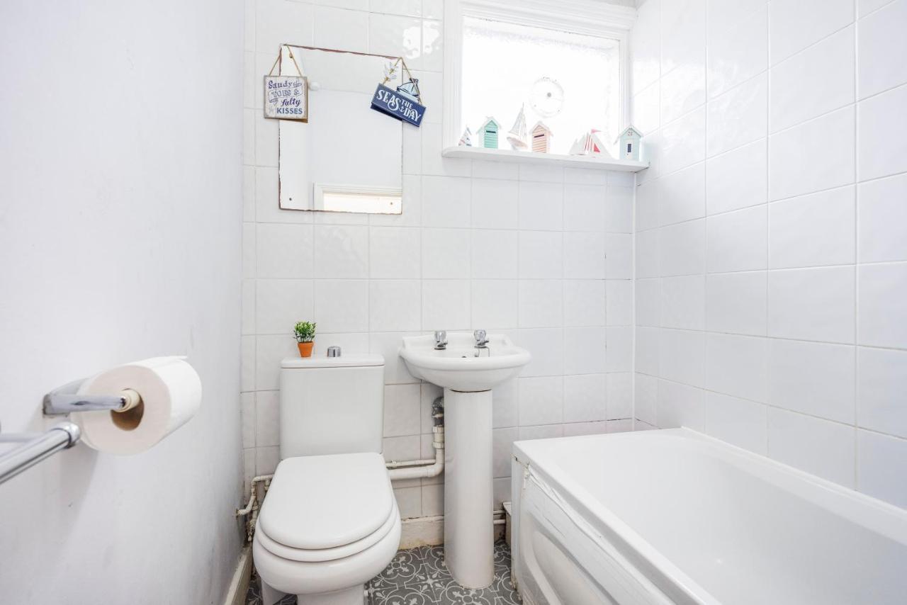 Charming & Sunny 2Br - City Centre Nr The Beach & High St By Everhome Ltd Сътън он Сий Екстериор снимка